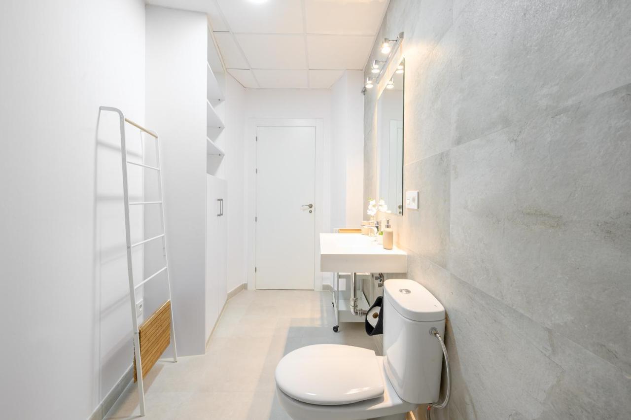 Modern 3 Bedroom, City Center With Patio & High Ceilings By 10Tosea 马拉加 外观 照片